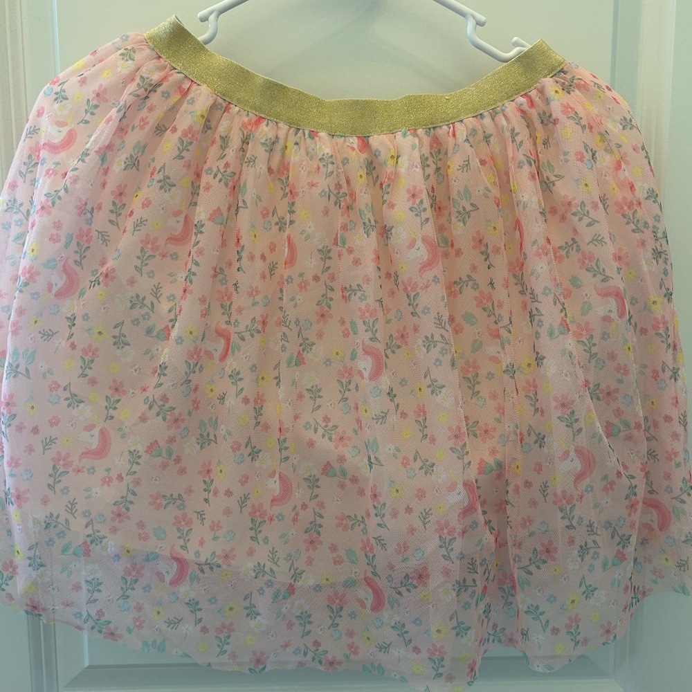 Adorable Carter’s KID skirt with unicorn and flower print! (size 14)